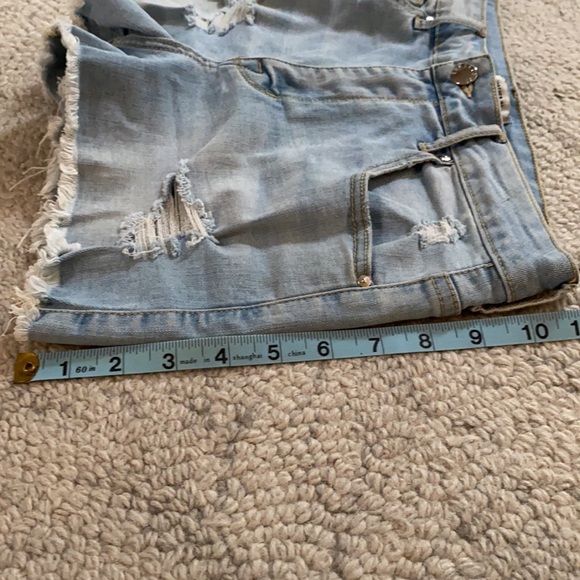 Forever 21 Denim shorts distressed - Picture 6 of 6